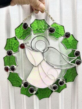 CHRISTMAS ANGEL HOLLY WREATH STAINED GLASS 8x8  RED ,GREEN SILVER  BEAUTIFUL